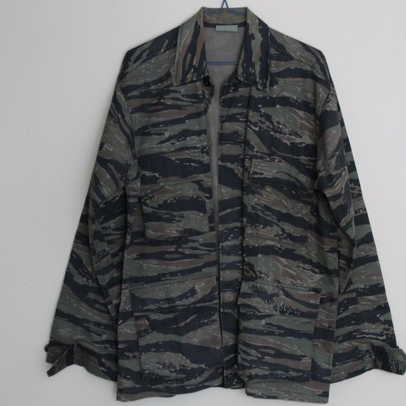 Rothco BDU shirt. Medium Regular. Waist 31" to 35". Tiger Stripe camo pattern. - Picture 2 of 6